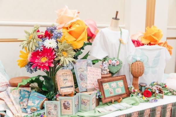 【ディズニー】「ピクシー・ホロウ」を感じられるアイテムも！「フェアリー・ティンカーベルのビジーバギー」をテーマにしたグッズが新登場