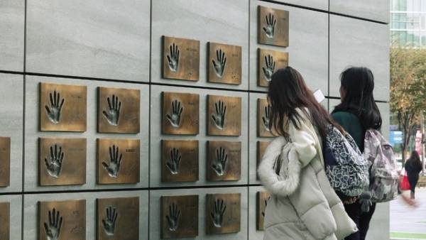 『成功したオタク』オ・セヨン監督「誰かを好きになることは本来とても楽しい、素晴らしいこと」