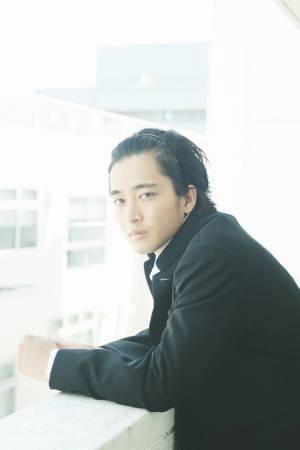 佐藤寛太が5役を演じ分け！涙を流す場面写真も解禁『不死身ラヴァーズ』