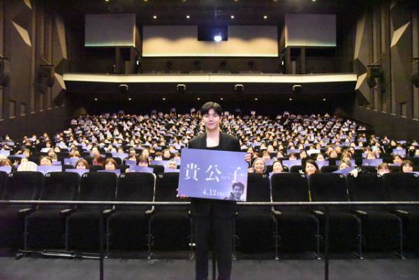 『貴公子』キム・ソンホ、サプライズ登壇に大歓声「忘れられない時間になりそう」