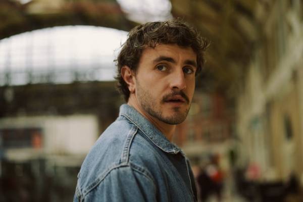 アンドリュー・スコット＆ポール・メスカルが語る“孤独を映し合う”愛とは？『異人たち』特別映像