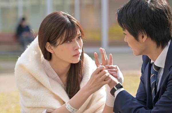 「ラブコメっぽいのにミステリ」ストーリー展開に大きな反響…生見愛瑠主演「くるり～誰が私と恋をした？～」