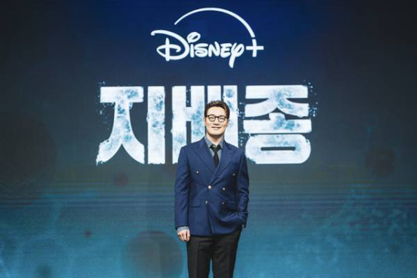 チュ・ジフン＆ハン・ヒョジュ「頼りにしていた」「心強かった」初共演の印象明かす　最新ドラマ「支配種」会見レポ