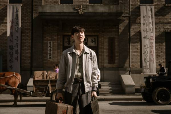 イ・ジェフン＆イ・ドンフィで伝説的ドラマの前日譚描く「捜査班長 1958」初映像公開