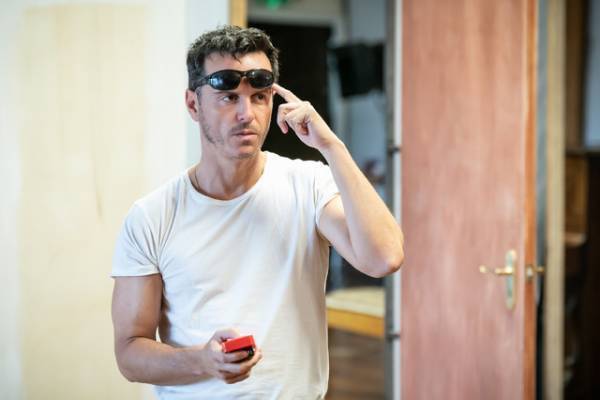 アンドリュー・スコットがオリヴィエ賞候補に　NTLive「ワーニャ」場面写真＆リハーサル写真解禁