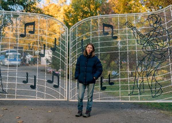 ソフィア・コッポラ監督「興味深い挑戦だった」『プリシラ』インタビュー映像解禁