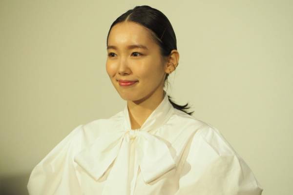 “ヘブンズ・ドアー”ポーズも飛び出す、「岸辺露伴」最新回に高橋一生＆飯豊まりえが感慨