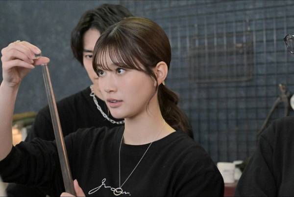 生見愛瑠“まこと”は誰かに追われていた？様々な考察広がる…「くるり～誰が私と恋をした？～」3話