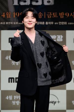 イ・ドンフィ「イ・ジェフンさんのおかげで僕たちが1つに」「捜査班長 1958」会見レポ