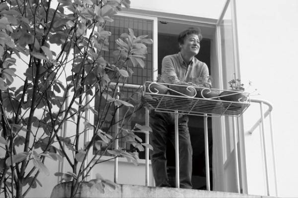 名匠ホン・サンス『WALK UP』公開決定　4階建てアパートの芸術家たちの物語