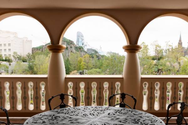 【ディズニー】1泊30万円台＆最上級の宿泊体験を提供　東京ディズニーシー・ファンタジースプリングスホテル「グランドシャトー」潜入！