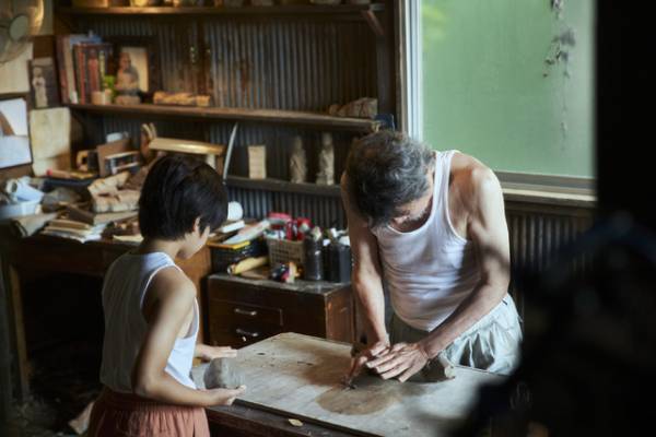 杏主演『かくしごと』中須翔真演じる少年との“家族ショット”