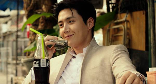 『貴公子』キム・ソンホ、ミステリアス＆お茶目な場面写真公開