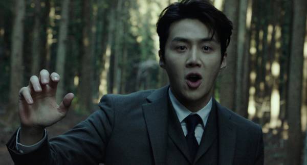 『貴公子』キム・ソンホ、ミステリアス＆お茶目な場面写真公開