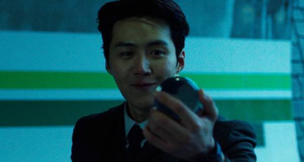 『貴公子』キム・ソンホ、ミステリアス＆お茶目な場面写真公開