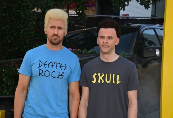 ライアン・ゴズリング、『フォールガイ』のプレミアに「ビーバス＆バットヘッド」の仮装で登場