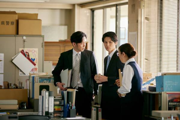 杉咲花のバディ・萩原利久、警察官役に初挑戦『朽ちないサクラ』場面写真