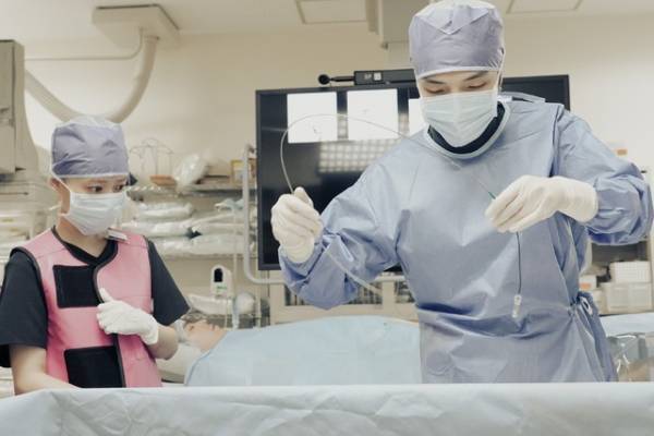 岡山天音“綾野”が杉咲花“ミヤビ”との過去を思い出す表情に「切ない」「良すぎる」の声上がる…「アンメット」4話