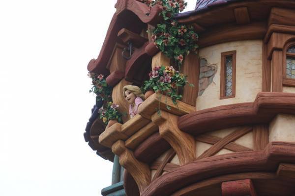 【ディズニー】アナとエルサも祝福！TDS新エリア「ファンタジースプリングス」プレビュー開催