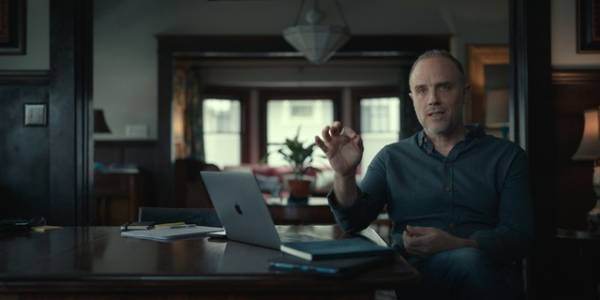 ハリウッド史上空前の詐欺事件の裏側とは？「ハリウッド・コン・クイーン」Apple TV+で配信開始