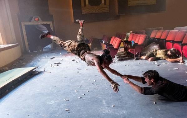 主演映画が連続公開グレン・パウエル『ツイスターズ』場面写真一挙解禁