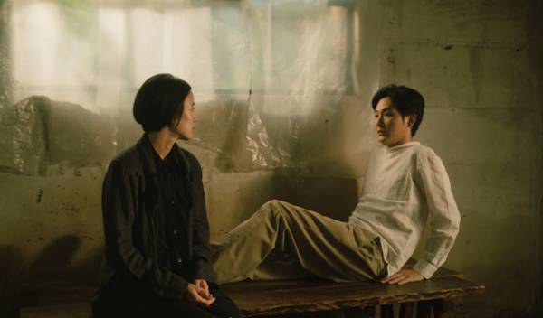 小松菜奈＆松田龍平らの表情と佐渡島の大自然捉える『わたくしどもは。』場面写真