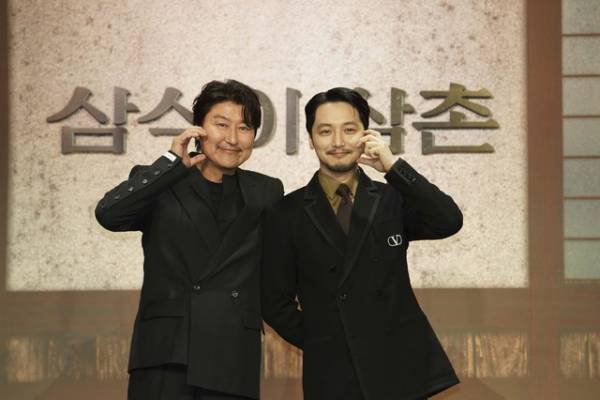 ソン・ガンホ「緊張とトキメキが交錯」　ドラマ「サムシクおじさん」で“後輩っぷり”発揮