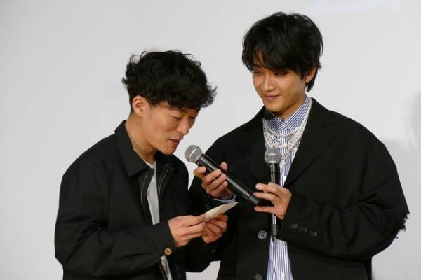 見上愛、松居大悟監督からの手紙に感涙『不死身ラヴァーズ』公開記念舞台挨拶