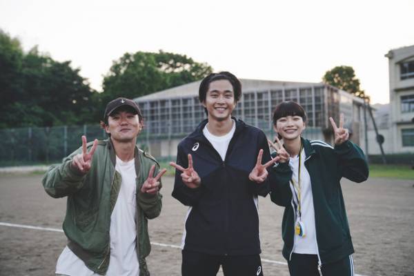 見上愛＆佐藤寛太共演、仲の良さが垣間見える『不死身ラヴァーズ』オールアップ映像