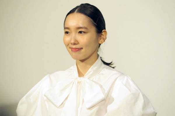 飯豊まりえ“京香”のメイキング映像公開「岸辺露伴は動かない」