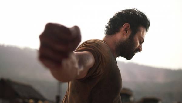 男たちが熱い死闘を繰り広げる…プラバース主演『SALAAR／サラール』場面写真