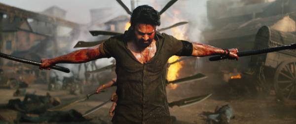 男たちが熱い死闘を繰り広げる…プラバース主演『SALAAR／サラール』場面写真