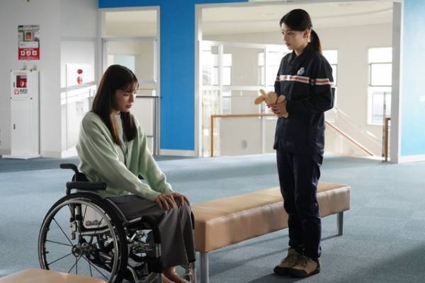 山下智久“晴原”が出口夏希“彩”の背中押す…姉妹の絆に「涙が止まらない」の声上がる「ブルーモーメント」4話