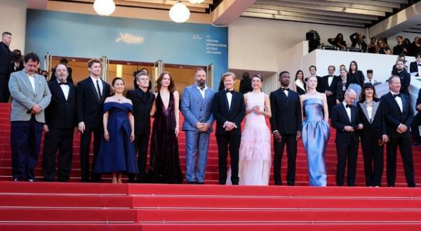 エマ・ストーン＆ヨルゴス・ランティモス監督ら集結『憐れみの３章』カンヌプレミア「注目せずにはいられない最新作」