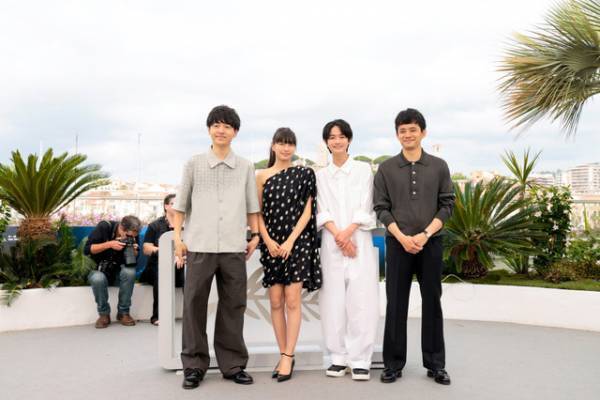 『ぼくのお日さま』奥山大史監督、池松壮亮らキャスト陣がカンヌ映画祭フォトコールに登場