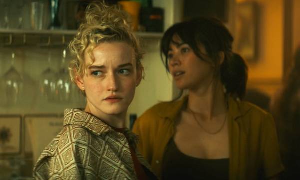 「何もかも怖い」戦慄のセクハラ・パワハラに斧を手にとる主人公…『ロイヤルホテル』予告編