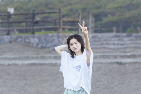 川西拓実＆桜田ひより、名残惜し気にクランクアップ『バジーノイズ』メイキング写真