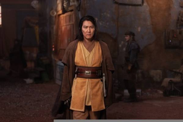 ライトセイバーは「ユニークな挑戦」イ・ジョンジェが明かす「アコライト」特別映像