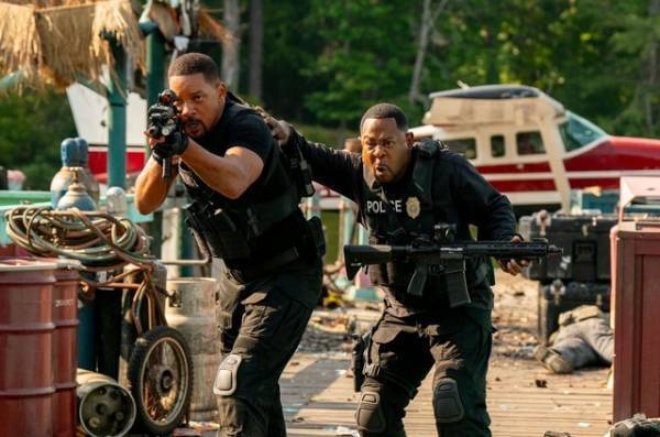 マイク＆マーカスお馴染みの掛け合い切り取る『バッドボーイズ RIDE OR DIE』場面写真