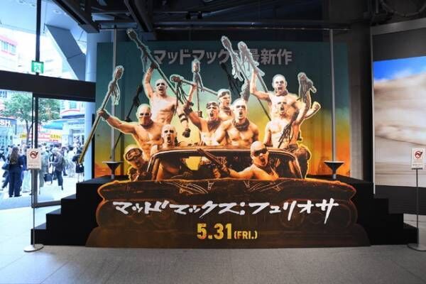 『マッドマックス：フュリオサ』公開記念、渋谷の中心で「マッドワールドV8展」開催