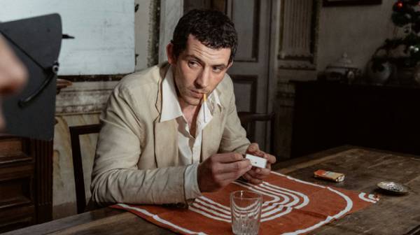 ジョシュ・オコナー、監督は「仲の良い友人であり姉のような存在」『墓泥棒と失われた女神』コメント＆予告