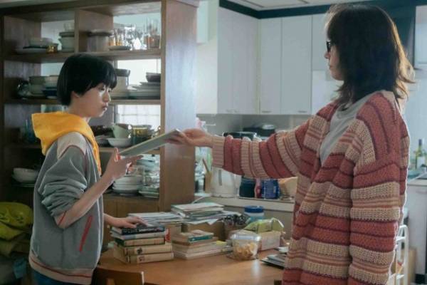 新垣結衣＆早瀬憩『違国日記』、槙生と朝の関係が変わっていく本編映像