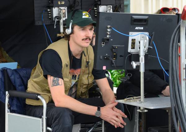 『ナイトスイム』監督が“水への恐怖”語る特別映像「恐怖と畏敬の念を抱く」