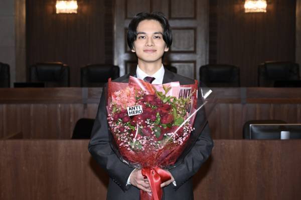 長谷川博己＆北村匠海＆堀田真由ら笑顔で撮了「アンチヒーロー」