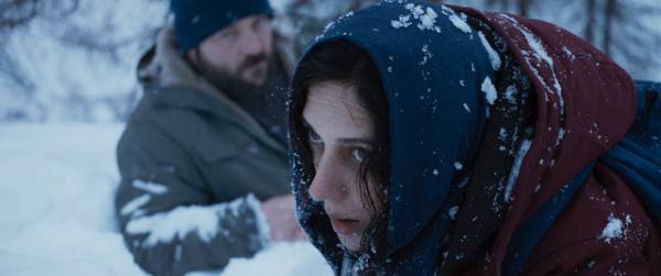 雪山を越えてフランスへ向かう男女を待つ脅威とは…『越境者たち』予告編