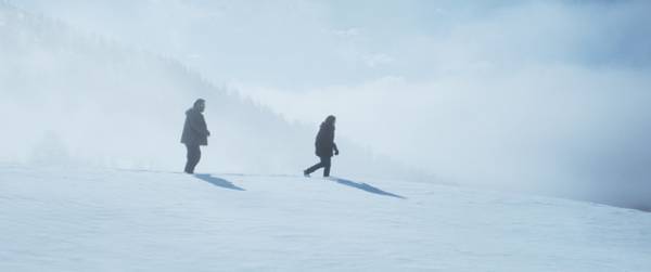雪山を越えてフランスへ向かう男女を待つ脅威とは…『越境者たち』予告編