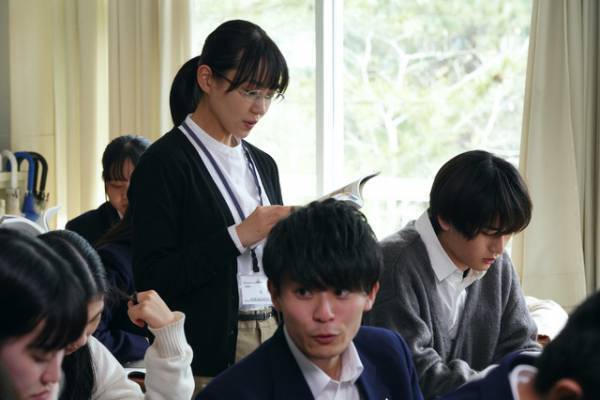 奈緒主演『先生の白い嘘』登場人物の内面に迫る、yamaの主題歌コラボPV完成