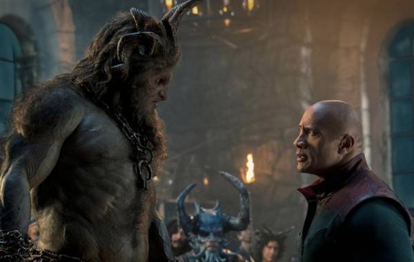 ドウェイン・ジョンソン＆クリス・エヴァンスのクリスマス映画『Red One』初予告編