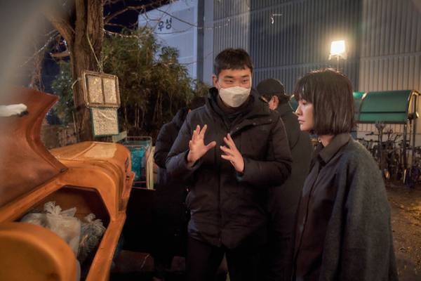 「どんなジャンルもこなせる」チョン・ユミがイ・ソンギュンについて語る『スリープ』メイキング映像