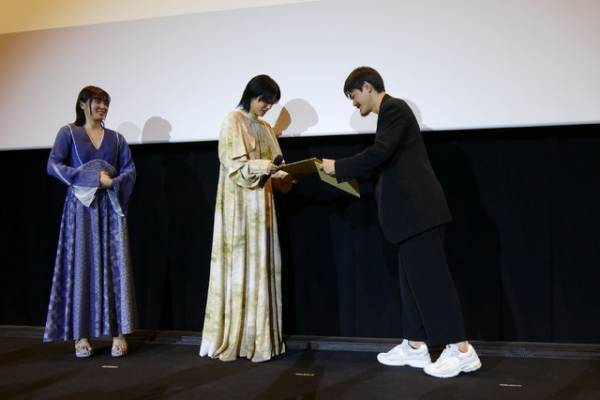 河合優実＆吉田美月喜、『ルックバック』監督から似顔絵イラスト贈られ感激